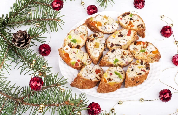 Biscotti with raisins, dried fruits and nuts — Stock Photo, Image