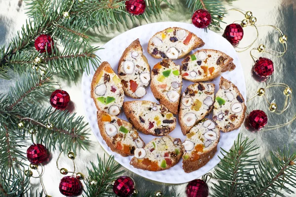 Biscotti with raisins, dried fruits and nuts — Stock Photo, Image