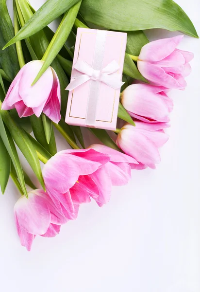 Pink tulips and gift box — Stock Photo, Image