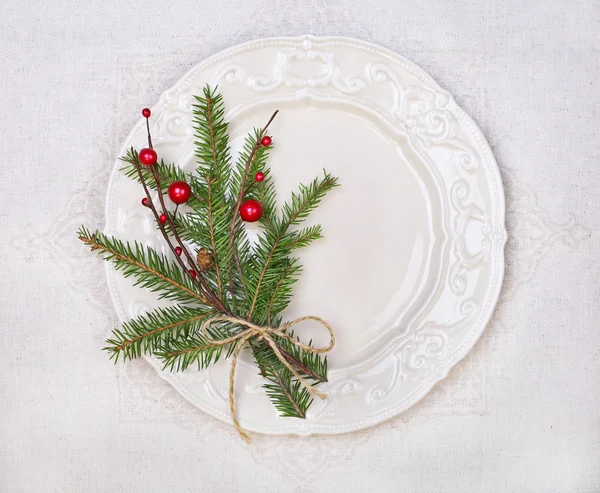 White plate with Christmas decoration — Stock Photo, Image