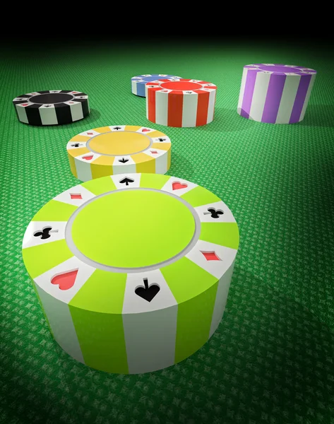 桌上的六个单独的列扑克筹码 — 图库照片