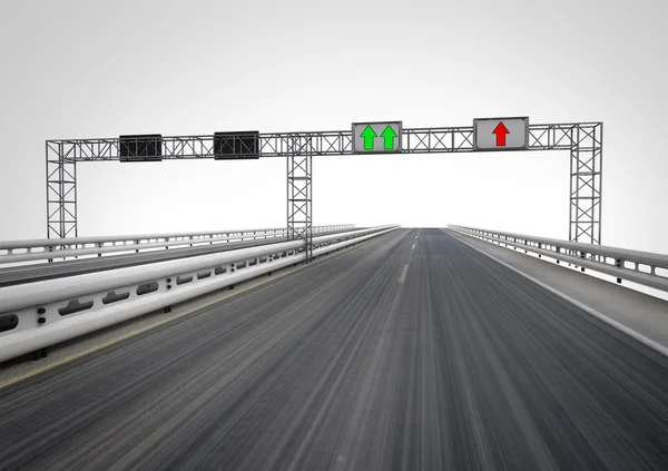 Большое шоссе со скоростным указателем на строительство — стоковое фото