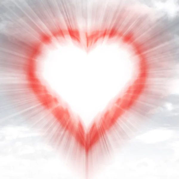 Moderne rood gevormde hart wazig in hemel flare — Stockfoto