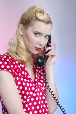 telefon oldukça retro kadınla