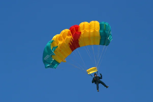 낙하산 점프 — 스톡 사진