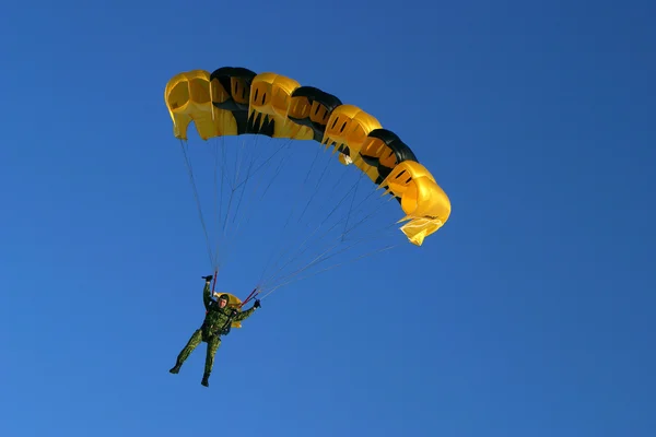 Salto en paracaídas — Foto de Stock