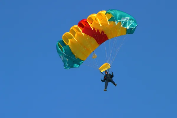 Salto en paracaídas Fotos de stock libres de derechos