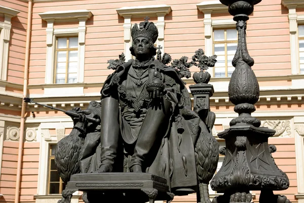Fragmento de um monumento a Pavel ao Primeiro na fechadura de Mihajlovsky. São Petersburgo — Fotografia de Stock