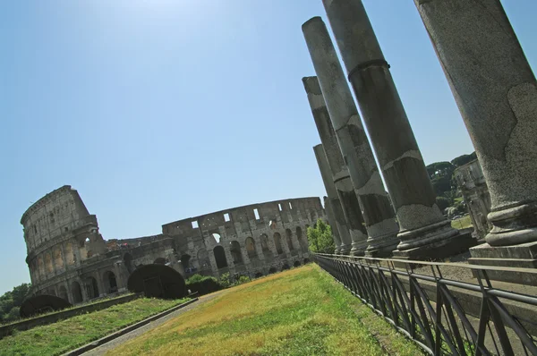Руины Римского форума (Foro Romano) в Риме, Италия — стоковое фото