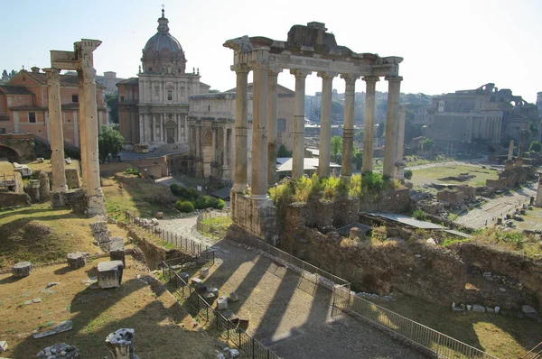 Ruiny rzymskiego forum (foro romano) w Rzym, Włochy — Zdjęcie stockowe