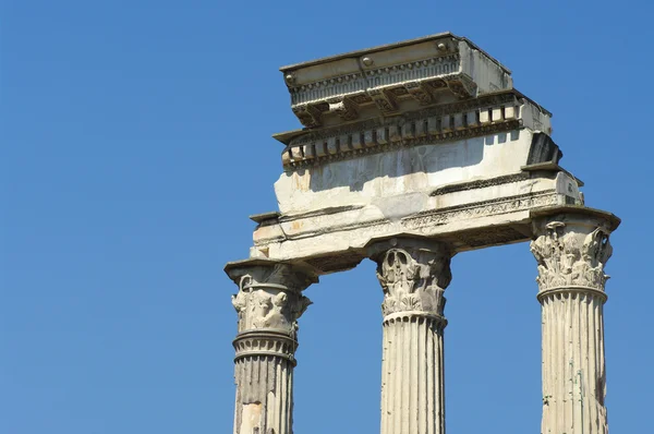 Ερείπια του ρωμαϊκού φόρουμ (foro romano) στη Ρώμη, Ιταλία — Φωτογραφία Αρχείου