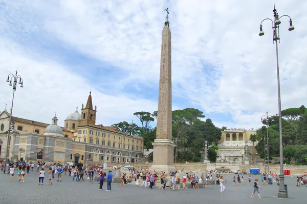 Uitzicht op piazza del popolo in rome. — Stockfoto