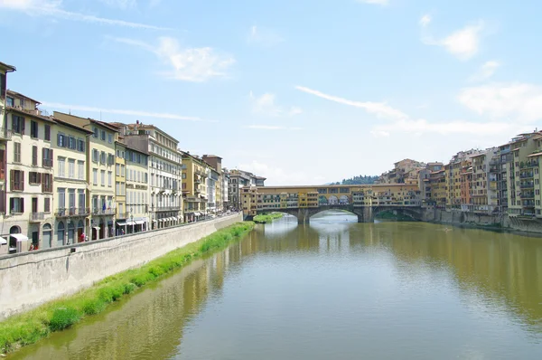 Floransa'daki ponte vecchio Köprüsü manzarası. İtalya — Stok fotoğraf