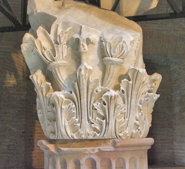 Old roman column — Stock Photo, Image