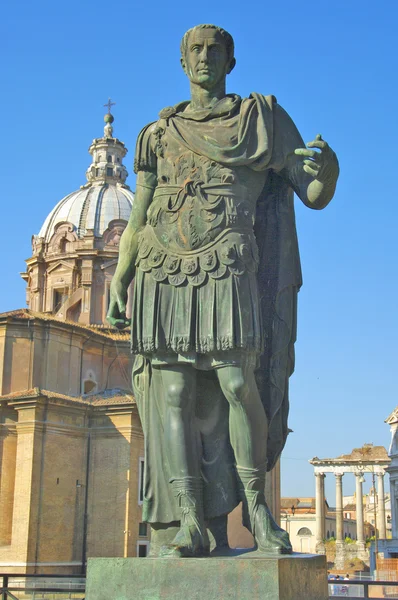 Staty av gaius julius caesar i rimini, Italien — Stockfoto