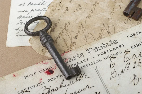 Old key with postcards — Stock Photo, Image