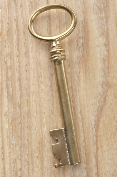 Antik gyllene nyckel — Stockfoto