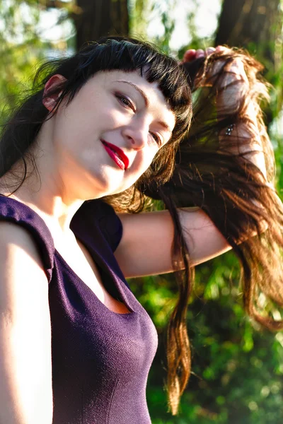 Frau mit wallenden Haaren — Stockfoto