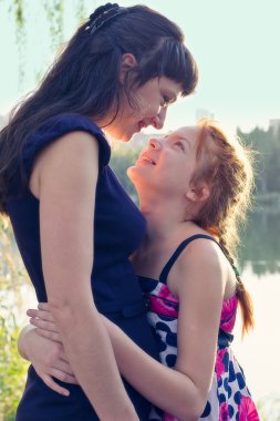 mutlu anne ve çocuk