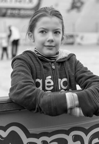 Girl a teenager skates — Stock Photo, Image