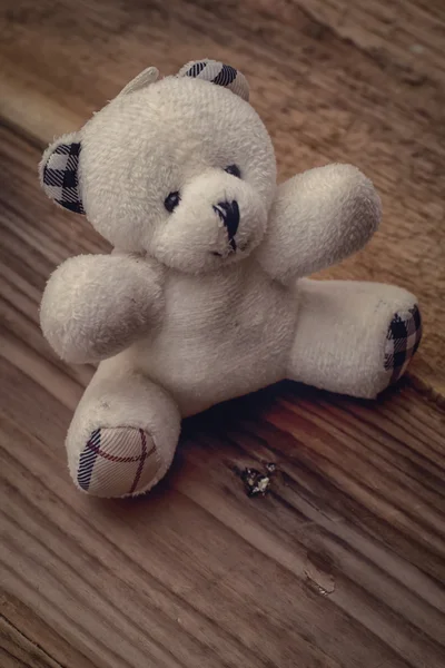 Enfant, abandonné, peluche jouet est un ours — Photo