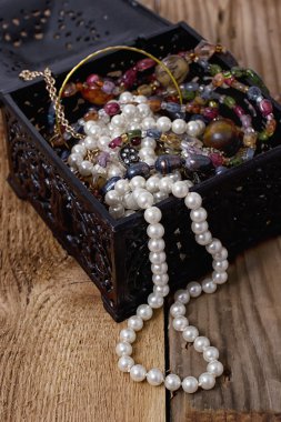 hazine ile değerli küçük bir kutu