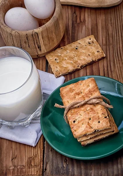 Köstliche dünne Hauptmann mit einem Mohn und Milch — Stockfoto