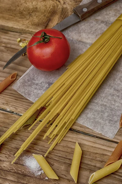 Těstoviny italiana a rajčaty — Stock fotografie