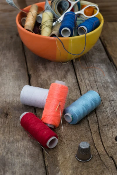 Instrumenten voor kleding en draad van reparateurs — Stockfoto