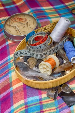 iğne işi için bir terzi kümesi