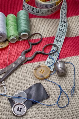 iğne işi için bir terzi kümesi