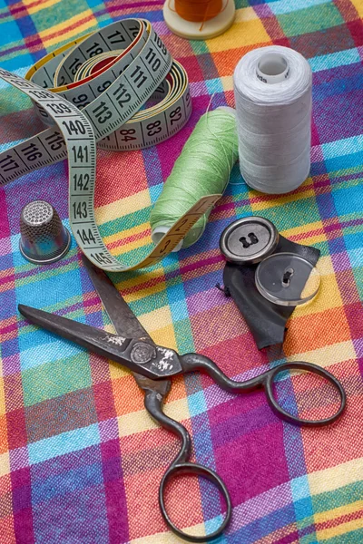 iğne işi için bir terzi kümesi