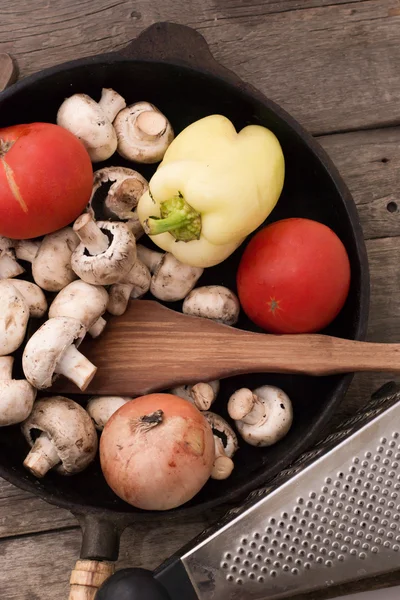 Mushrooms and fresh vegetables — Stock Photo, Image