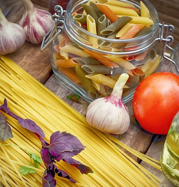 Two kinds of pasta — Stock Photo, Image