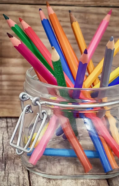 Bleistifte in verschiedenen Farben — Stockfoto