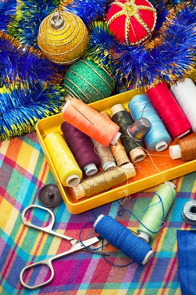 Box of thread and needles and Christmas decorations — Stock Photo, Image