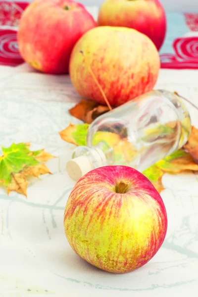 Fragrant autumn ripe apple — Stock Photo, Image