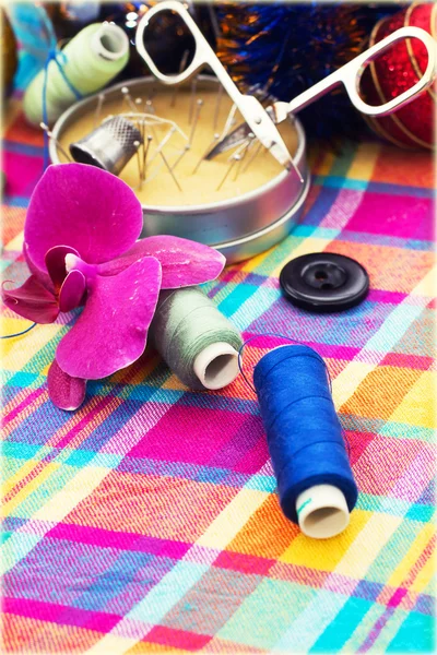 iğne işi için bir terzi kümesi