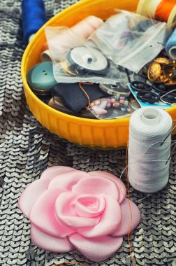 Dikiş araçları ve aksesuarları