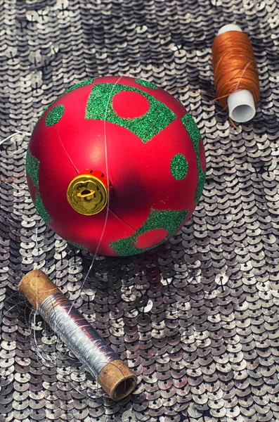 Nieuwjaar kerstballen en decoraties — Stockfoto