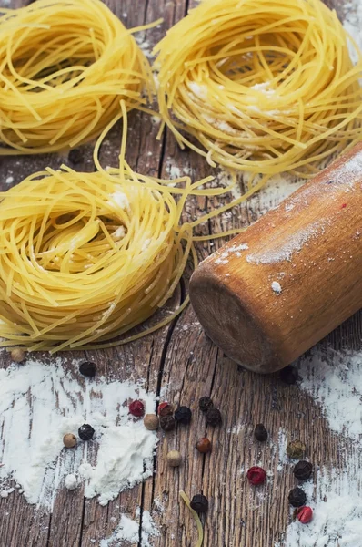 Domácí kuchyně s vynikající italské těstoviny — Stock fotografie