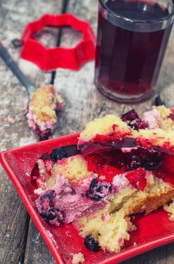 ezilmiş meyve pasta