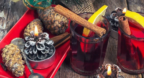 Warmen und leckeren Wein trinken Glühwein — Stockfoto