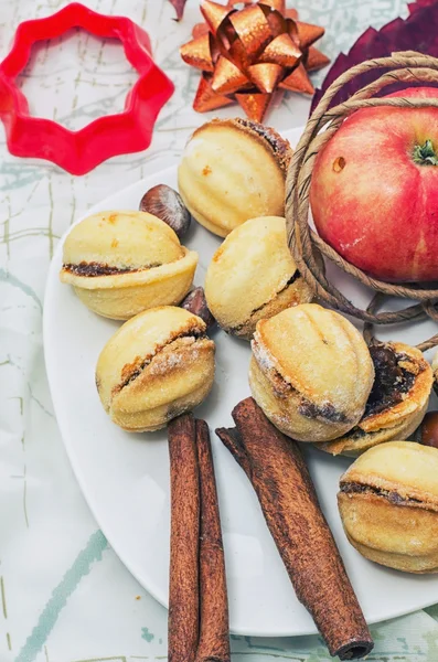 Hausgemachtes Mehl-Dessert mit Kondensmilch — Stockfoto