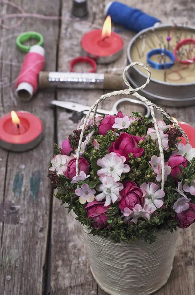Basket in the beautiful flowers — Stock Photo, Image
