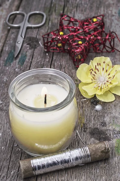 Sömnad verktyg och blomsteruppsättningar — Stockfoto