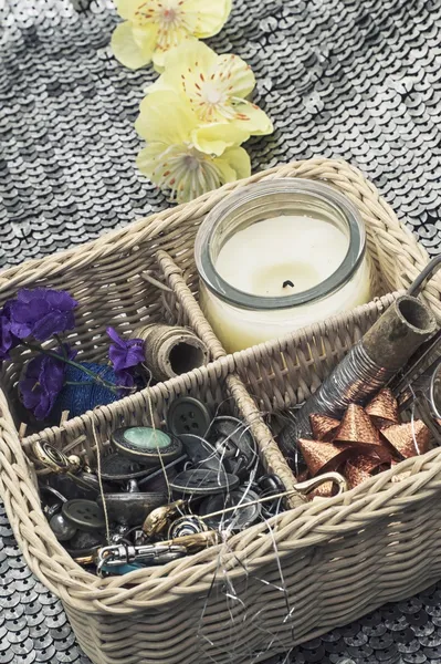 Basket with sewing tools — Stock fotografie