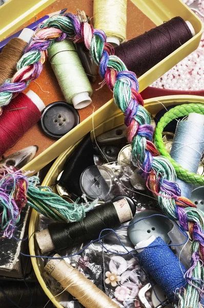 Sewing tools and floral decorations — Stock Photo, Image