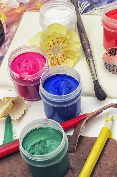 Brushes and paints for painting — Stock Photo, Image