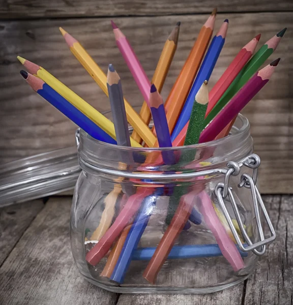 Houten potloden van verschillende kleuren — Stockfoto